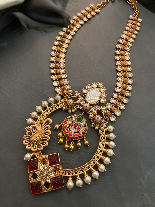 Collar con colgante de perlas