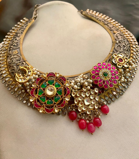 Collar con motivos Kundan y cuentas de color rubí