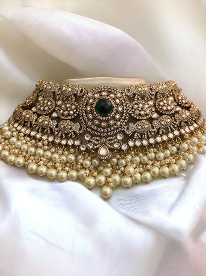 Gargantilla de cristal Kundan con motivo de elefante